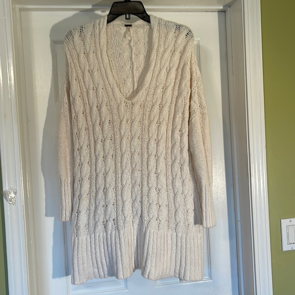 Cozy Cable-Knit V-Neck Sweater - Cream